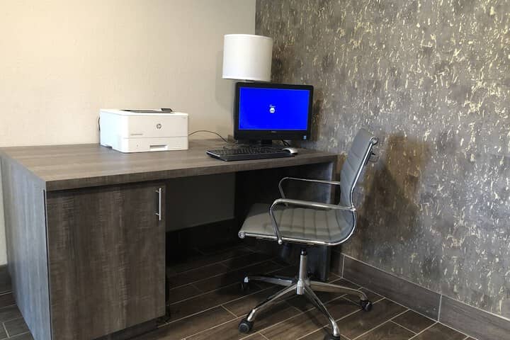 Business Center 33 of 36