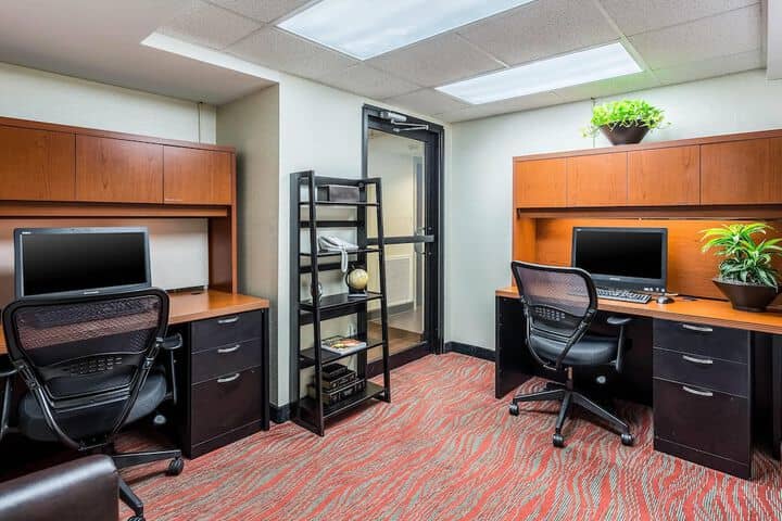 Business Center 42 of 46